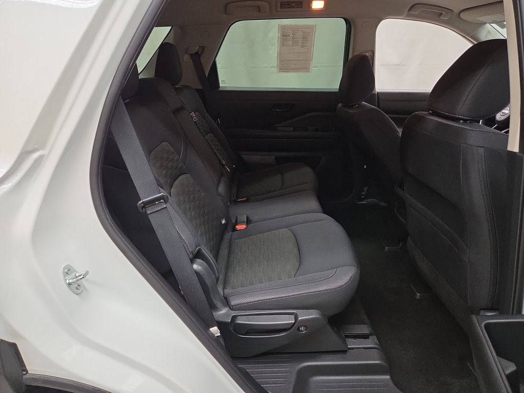 2024 Nissan Pathfinder SV - Photo 10