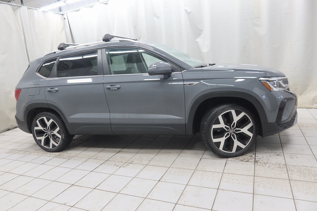 2022 Volkswagen Taos SEL's photo