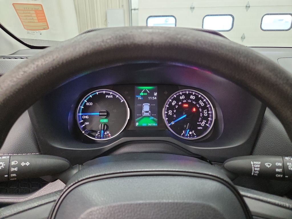 2022 Toyota RAV4 LE - Photo 20