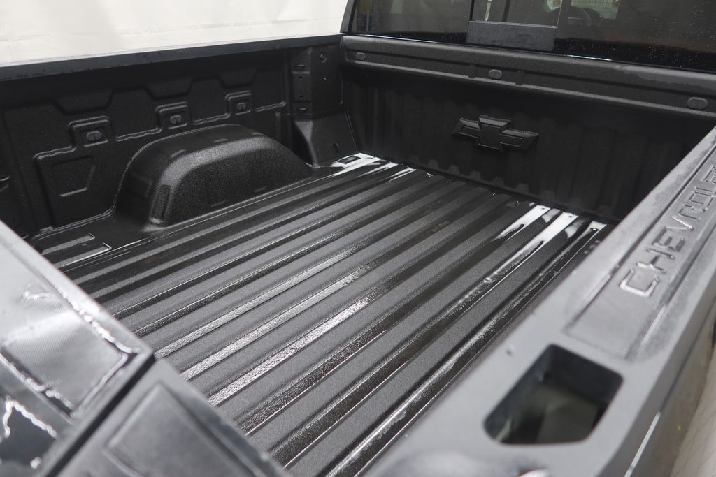 2025 Chevrolet Silverado 1500 LTZ - Photo 9