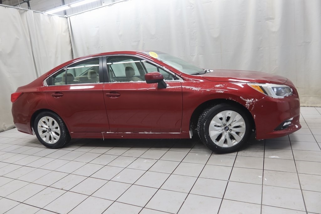 2017 Subaru Legacy Premium's photo