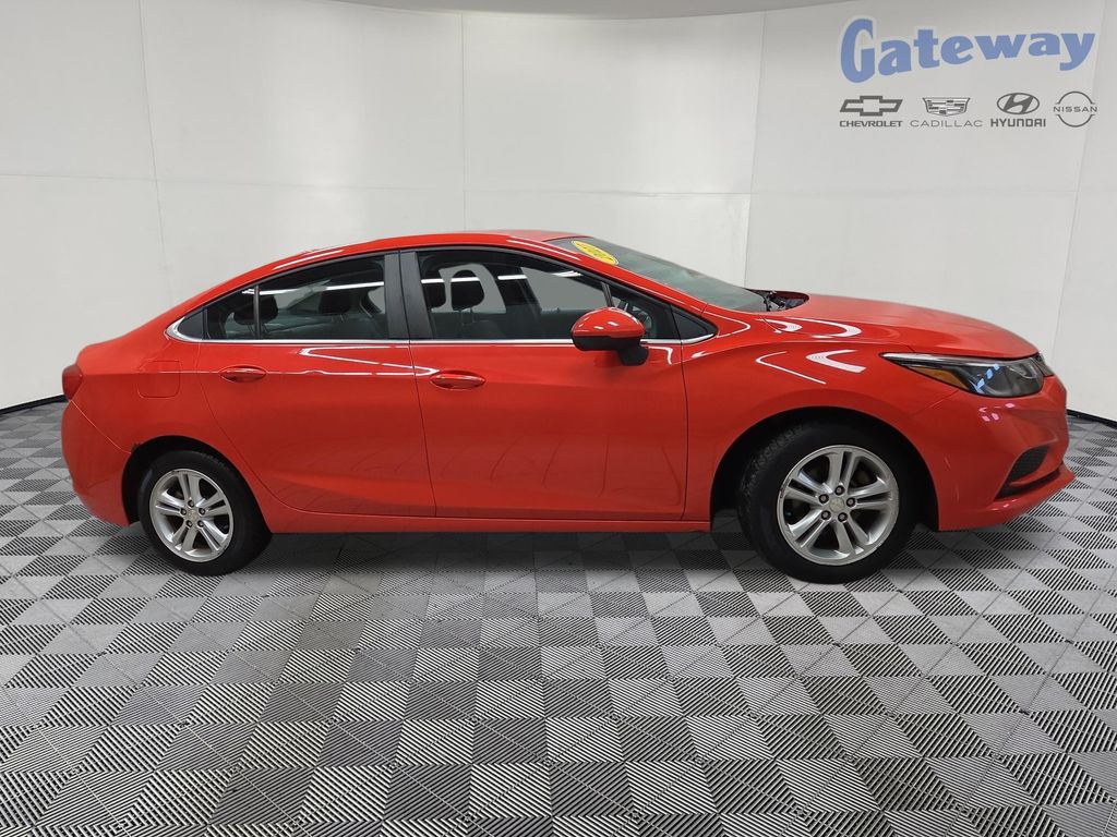 2017 Chevrolet Cruze LT Auto's photo