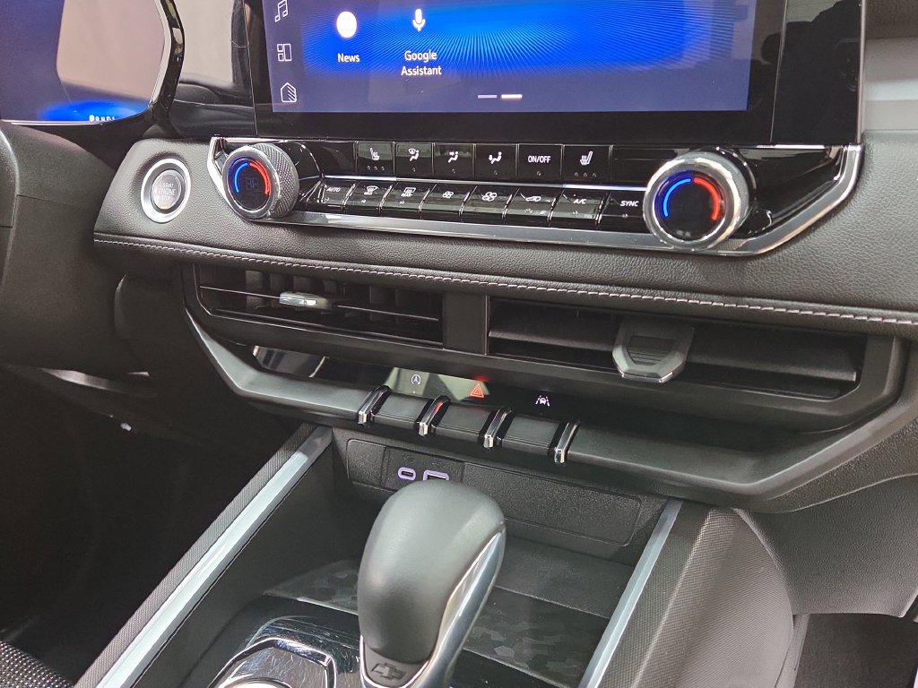 2025 Chevrolet Colorado LT - Photo 15