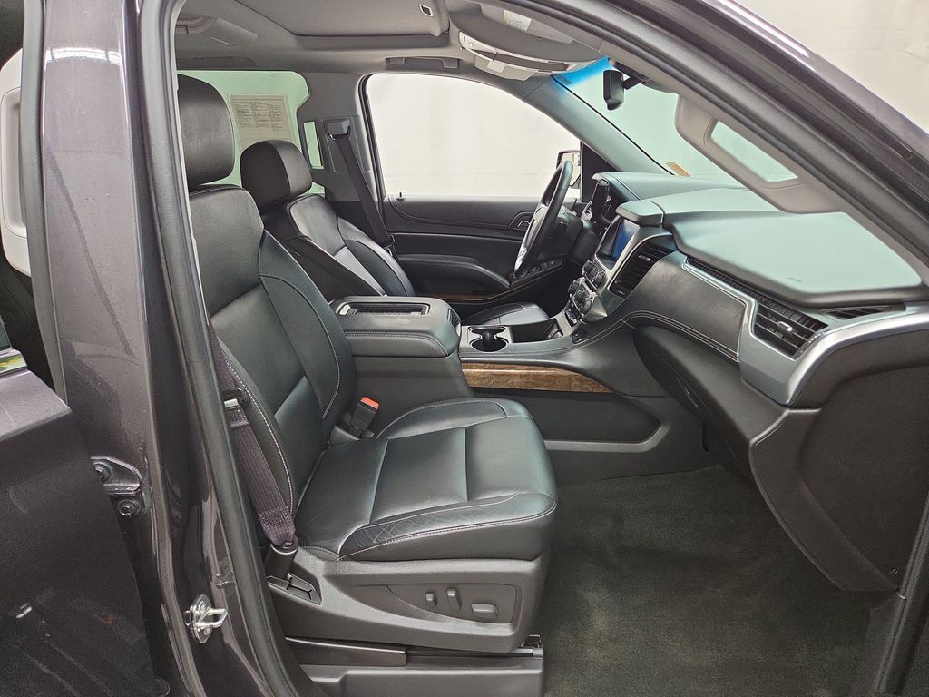 2016 Chevrolet Suburban LT - Photo 12