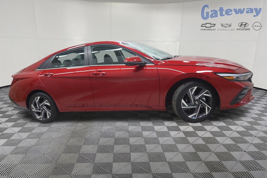 2025 Hyundai Elantra 2.0 Limited IVT's photo