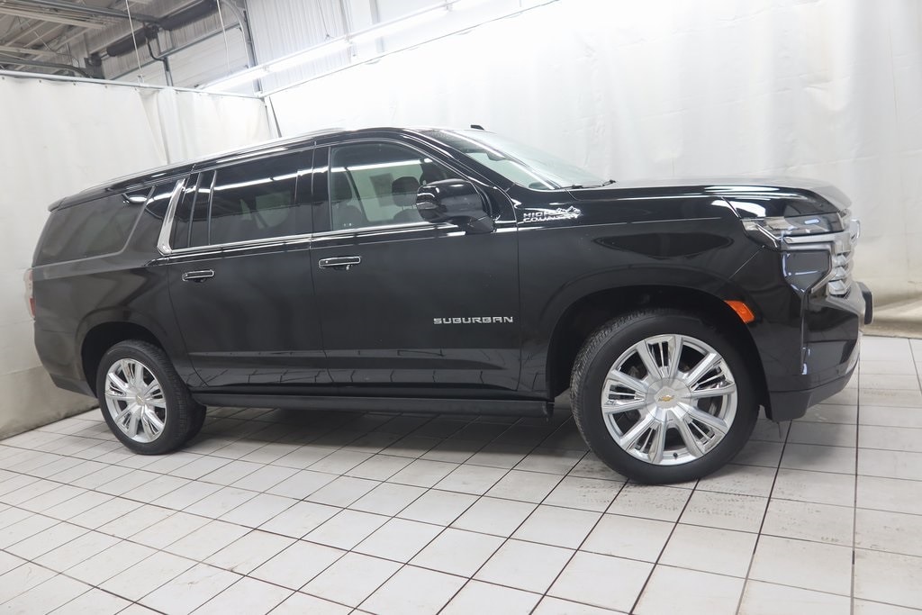 2024 Chevrolet Suburban High Country's photo