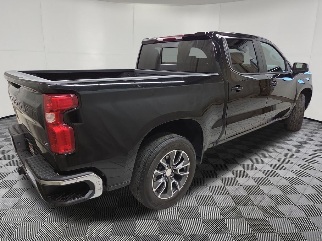 2022 Chevrolet Silverado 1500 LT - Photo 4