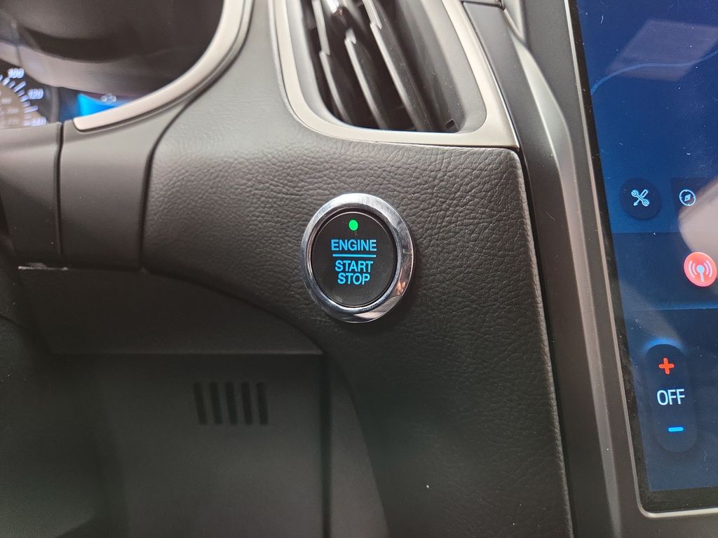 2021 Ford Edge ST-Line - Photo 16