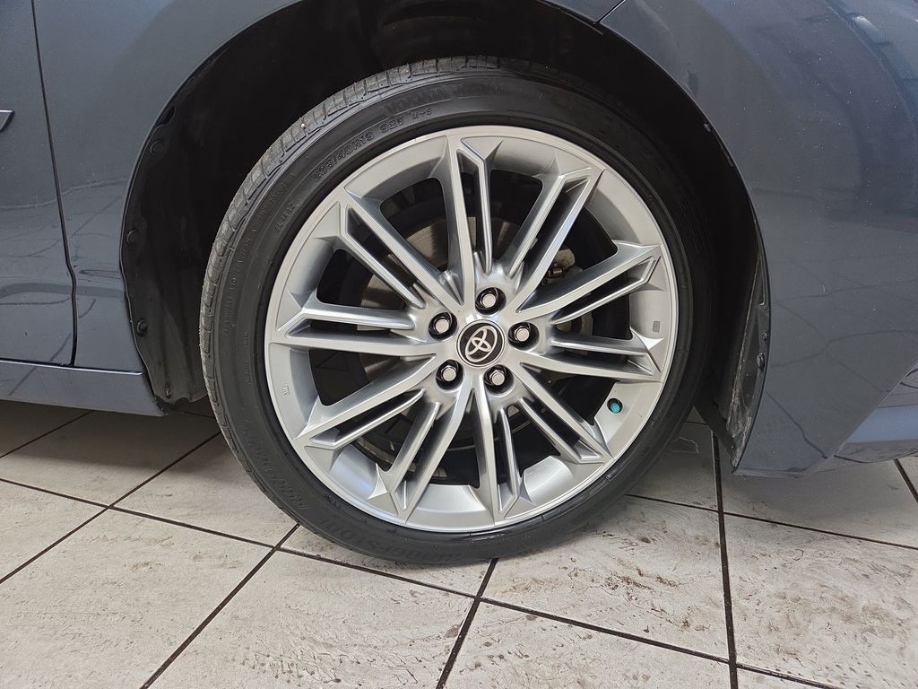 2021 Toyota Avalon Limited - Photo 8
