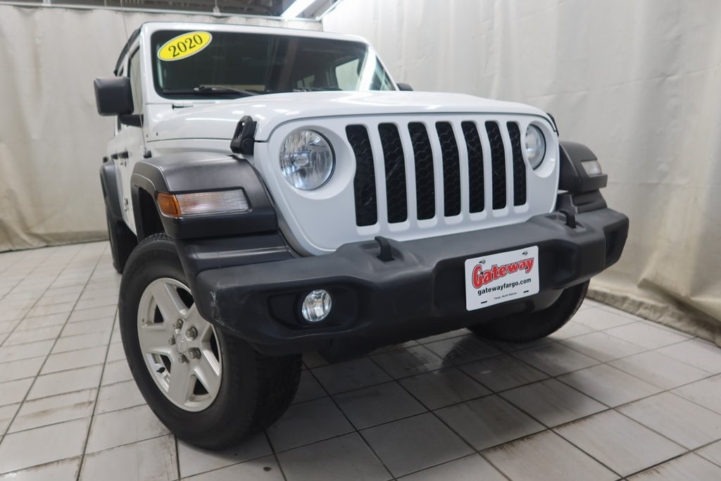 Used 2020 Jeep Gladiator Sport S with VIN 1C6HJTAG0LL126320 for sale in Fargo, ND