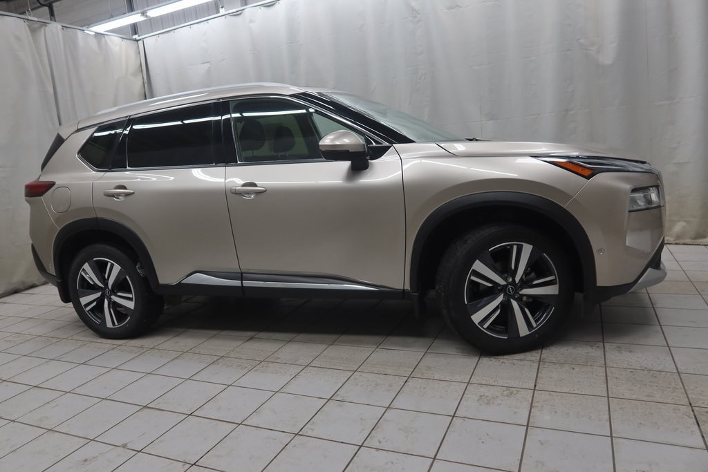 2023 Nissan Rogue Platinum's photo