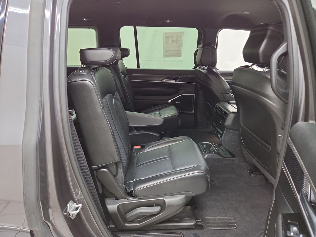 2024 Jeep Wagoneer Series III - Photo 11