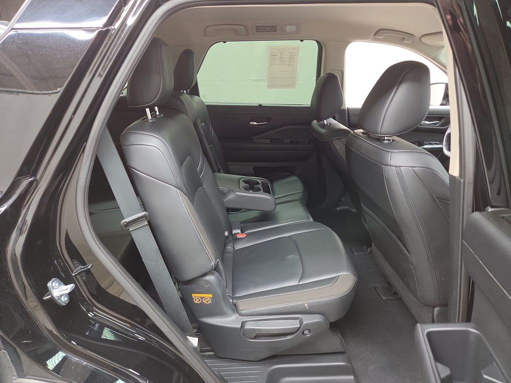 2025 Nissan Pathfinder SL - Photo 11