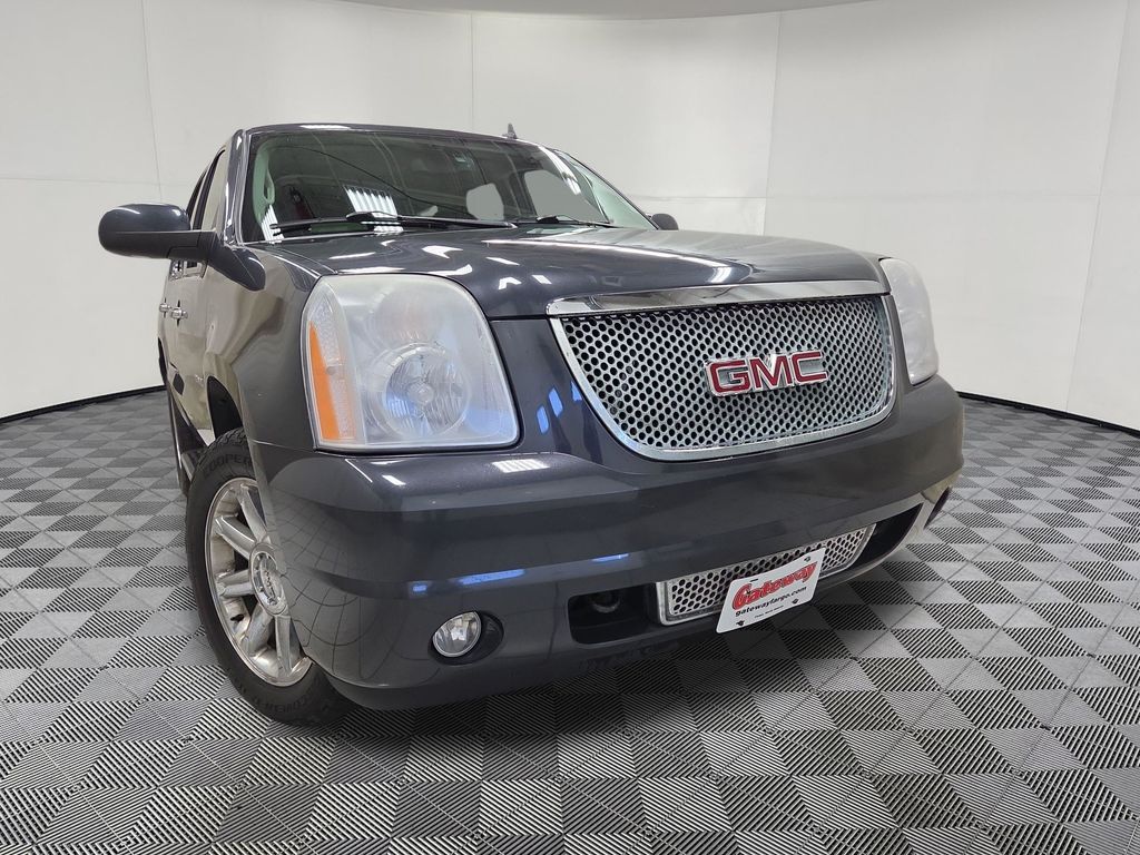 Used 2008 GMC Yukon XL Denali with VIN 1GKFK638X8J184298 for sale in Fargo, ND
