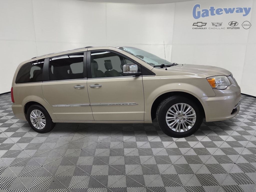 Used 2014 Chrysler Town & Country Limited Van