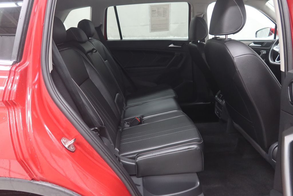 2022 Volkswagen Tiguan SE - Photo 11