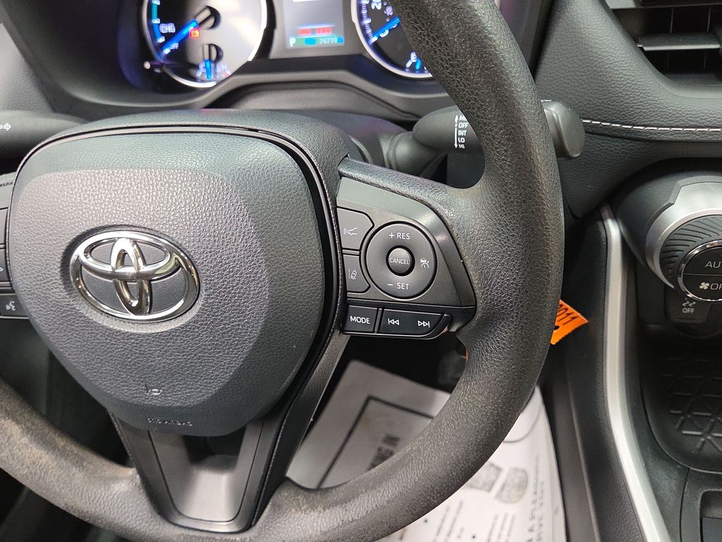 2022 Toyota RAV4 LE - Photo 16