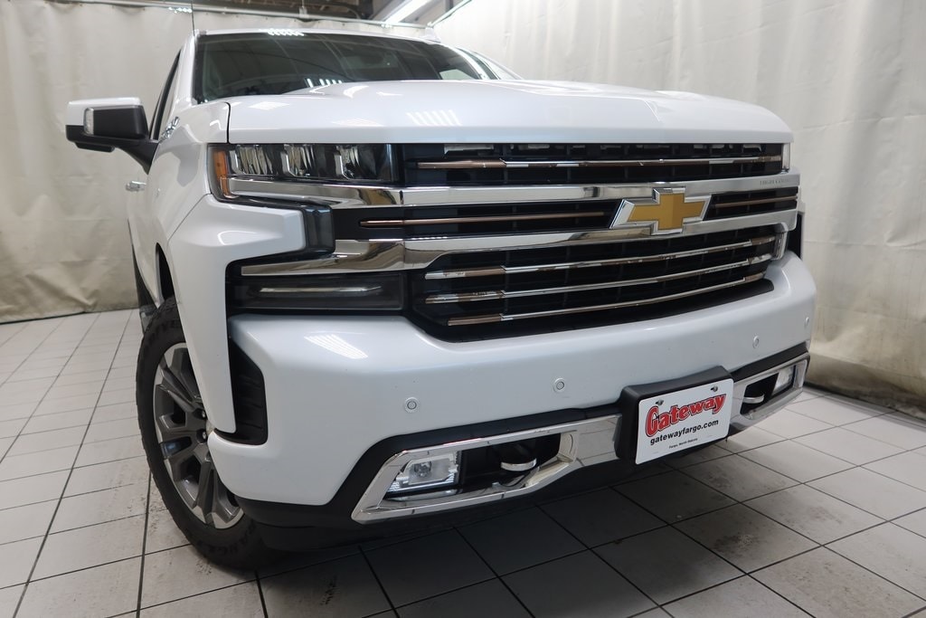 Used 2020 Chevrolet Silverado 1500 High Country with VIN 1GCUYHEL1LZ245224 for sale in Fargo, ND