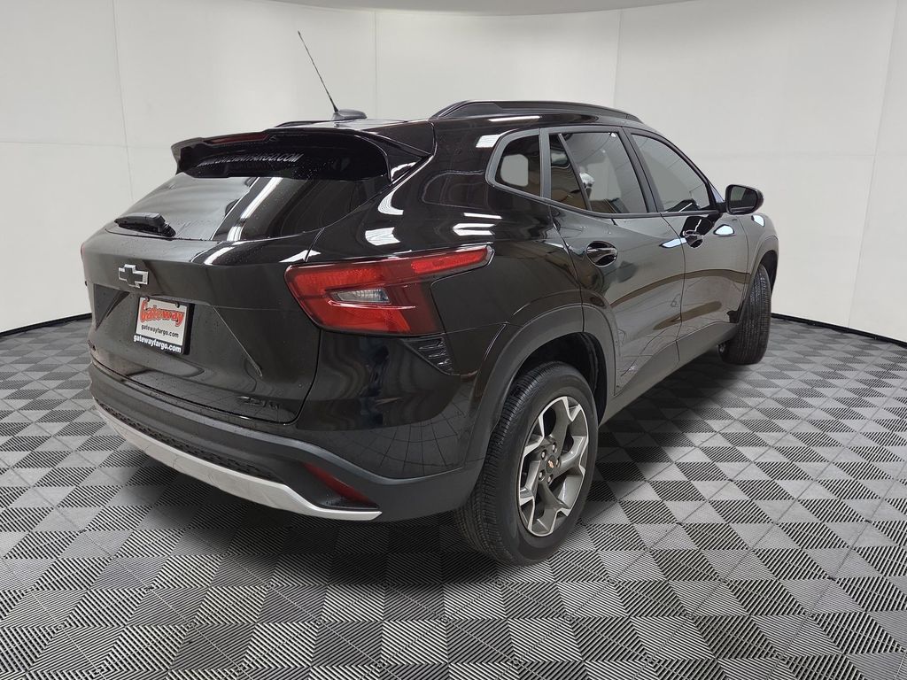 2025 Chevrolet Trax LT - Photo 8