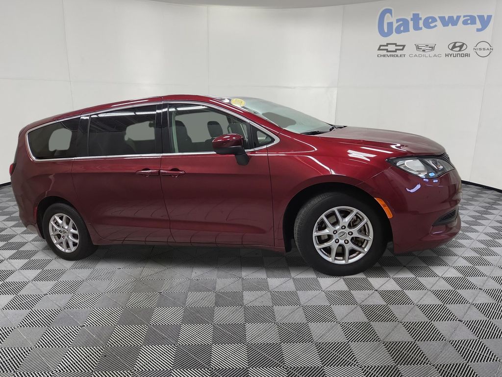 2023 Chrysler Voyager LX's photo