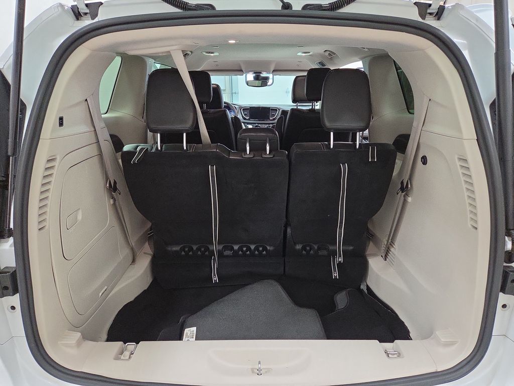2023 Chrysler Pacifica Hybrid Touring L - Photo 9