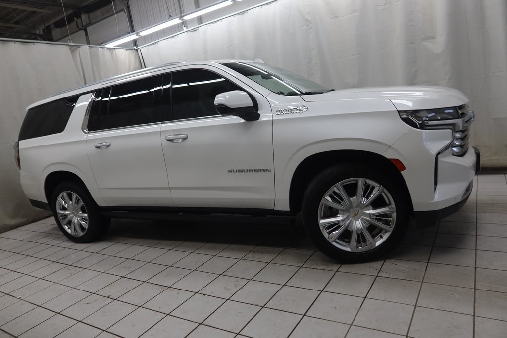 2021 Chevrolet Suburban High Country's photo