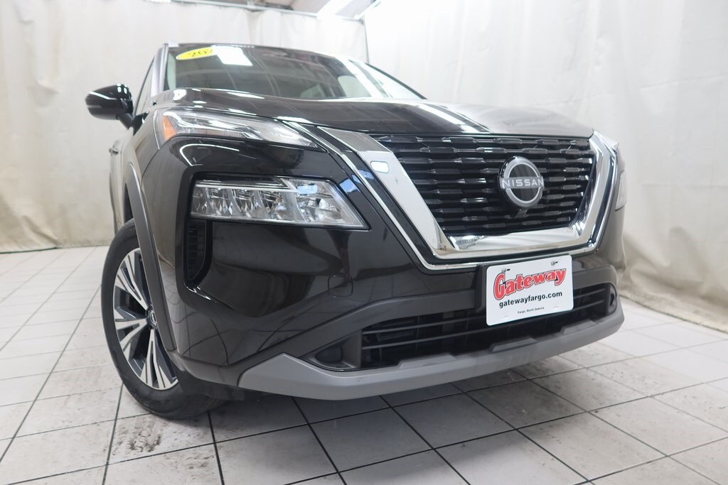 2022 Nissan Rogue SV photo 2