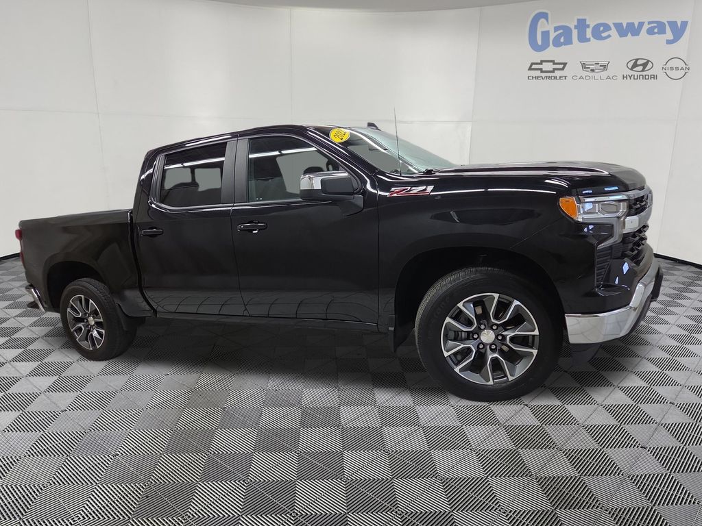 2022 Chevrolet Silverado 1500 LT - Photo 1