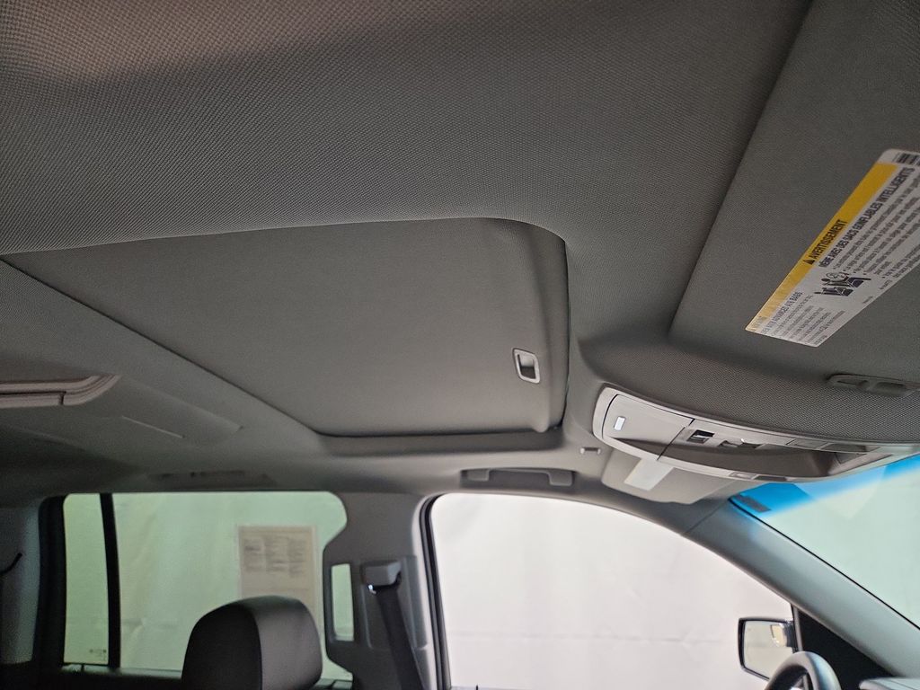 2016 Chevrolet Suburban LT - Photo 13