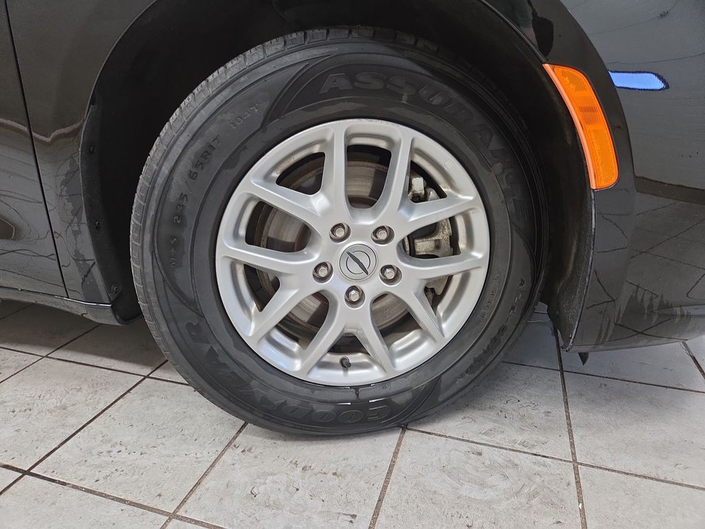 2024 Chrysler Pacifica Touring L - Photo 8