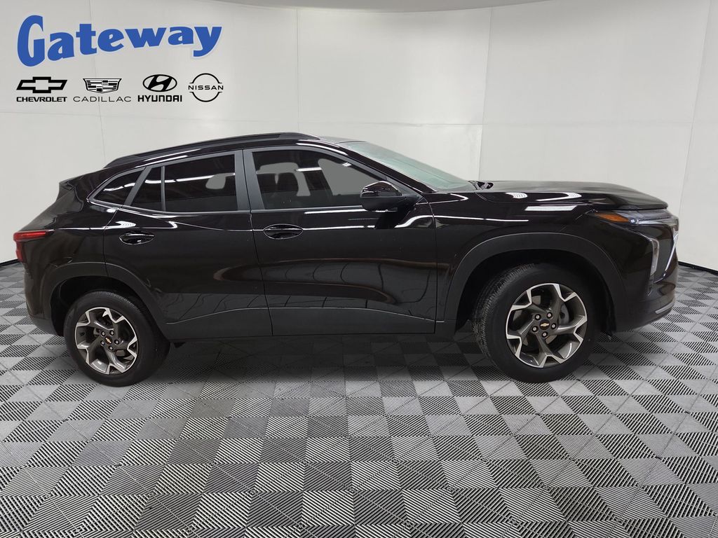 2025 Chevrolet Trax LT's photo