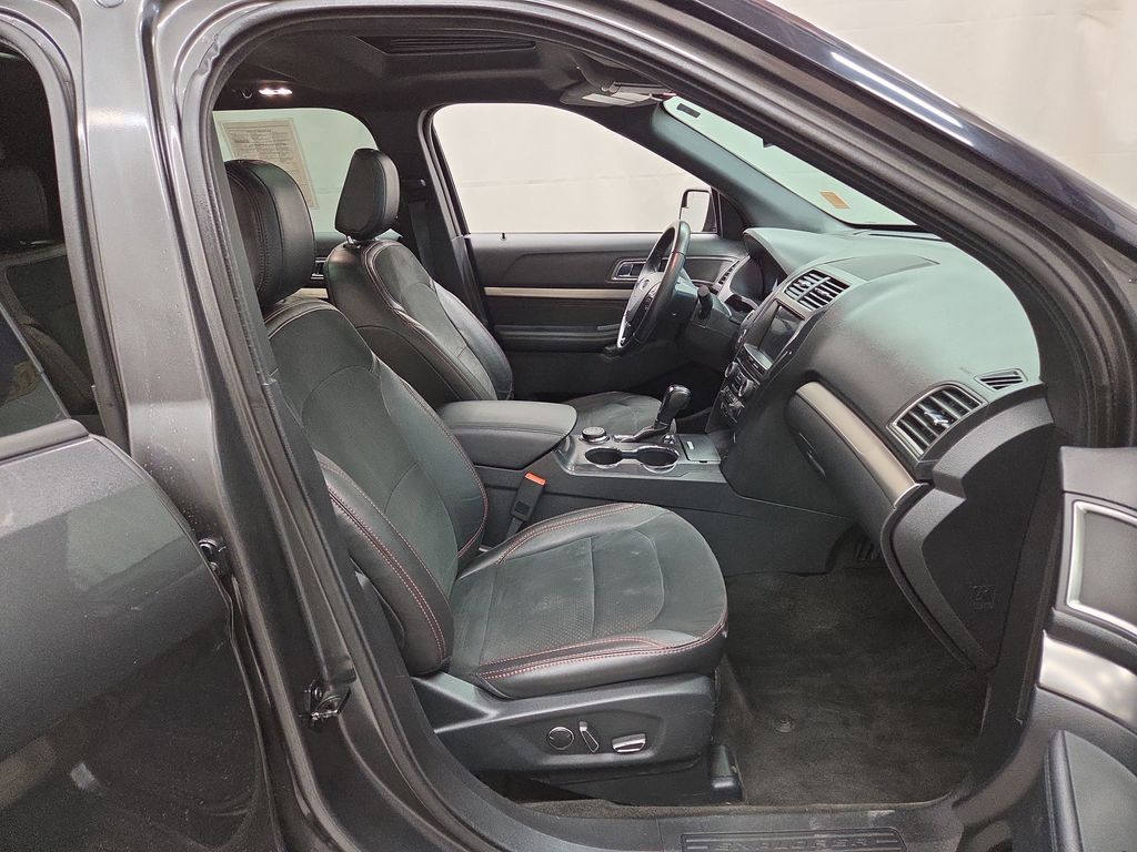 2018 Ford Explorer XLT - Photo 11
