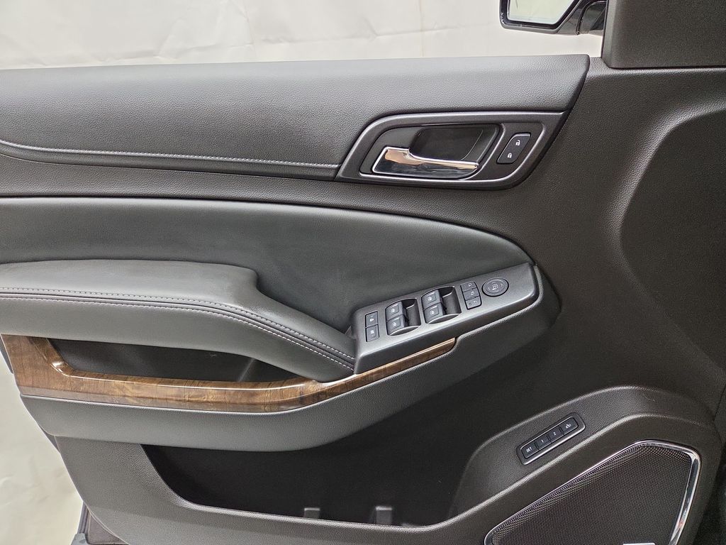 2016 Chevrolet Suburban LT - Photo 21