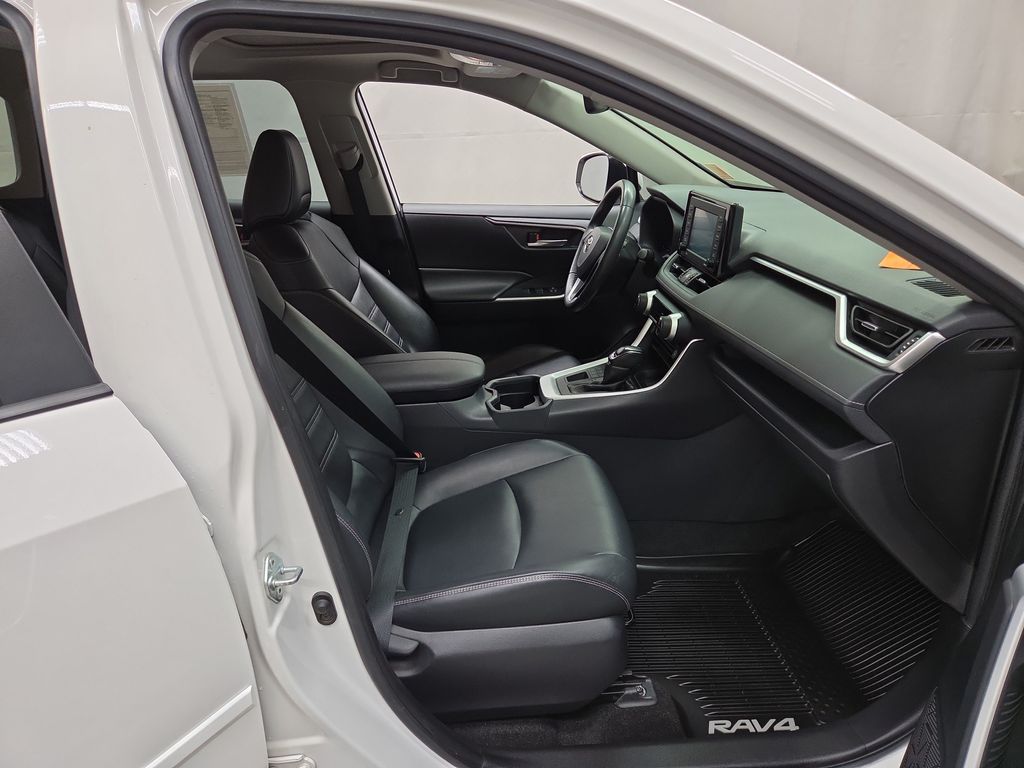 2020 Toyota RAV4 XLE Premium - Photo 11