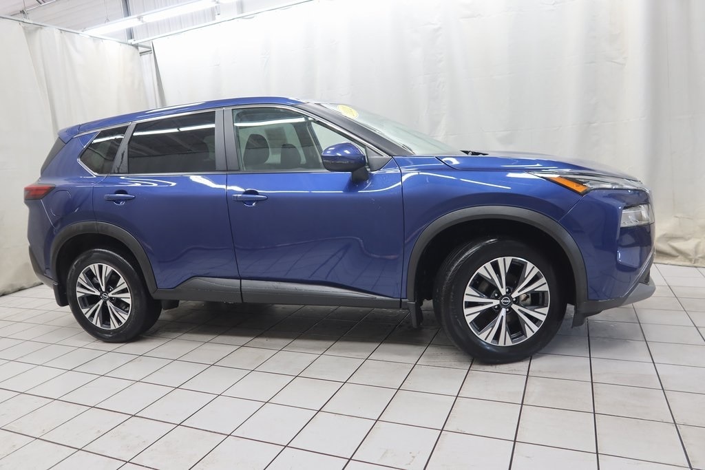 2022 Nissan Rogue SV's photo