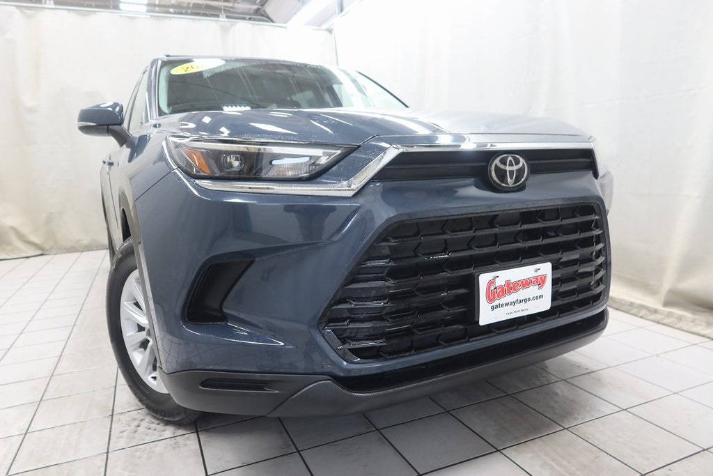 Used 2024 Toyota Grand Highlander XLE with VIN 5TDAAAB50RS003443 for sale in Fargo, ND