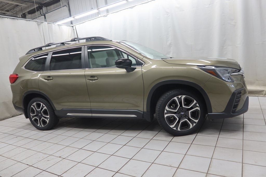 2024 Subaru Ascent Limited's photo