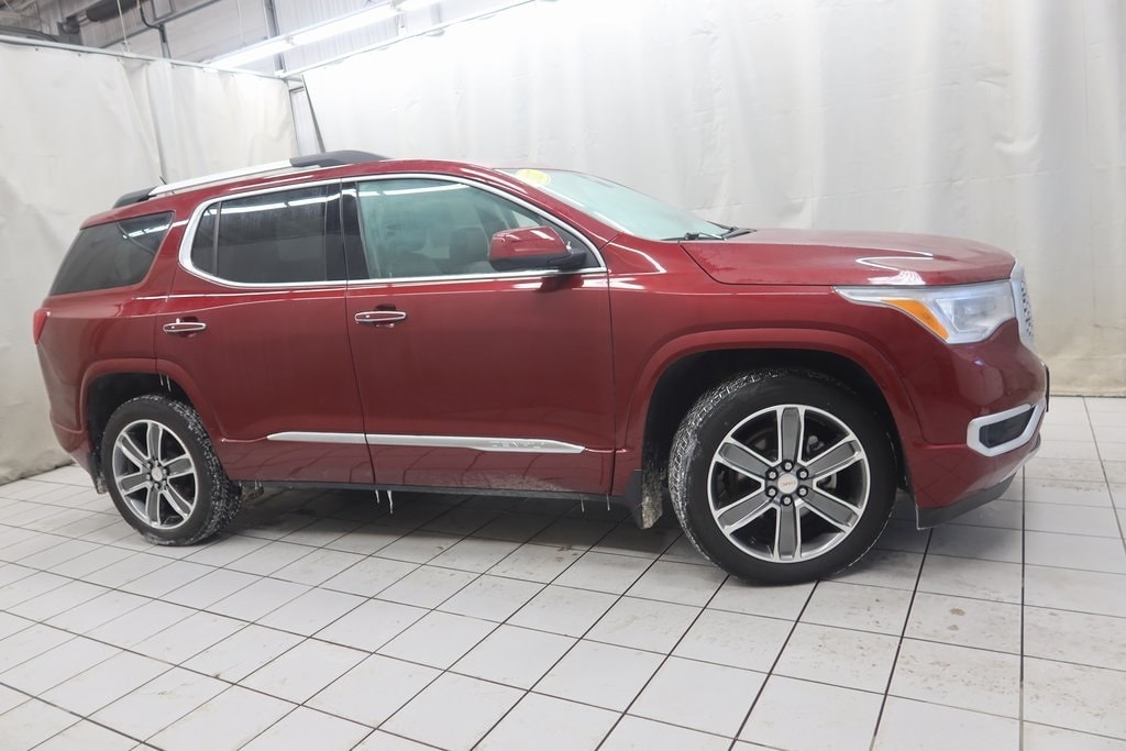 2017 GMC Acadia Denali's photo