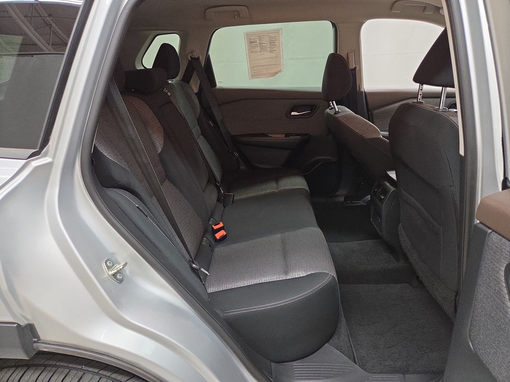 2021 Nissan Rogue SV - Photo 11