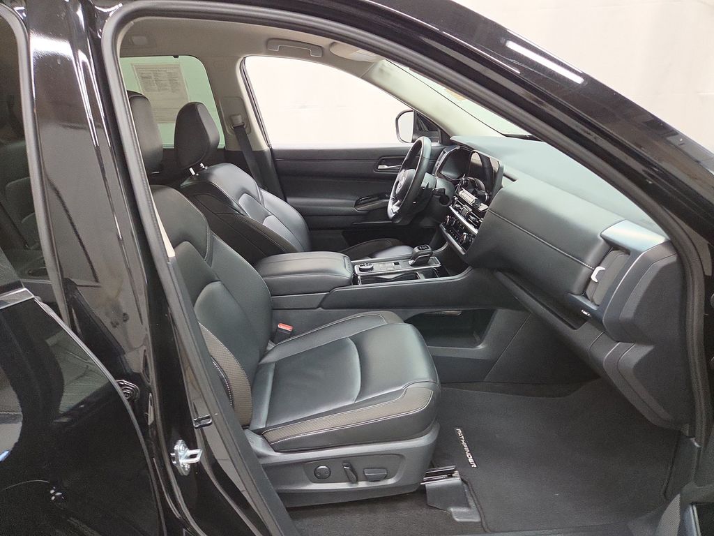 2025 Nissan Pathfinder SL - Photo 12