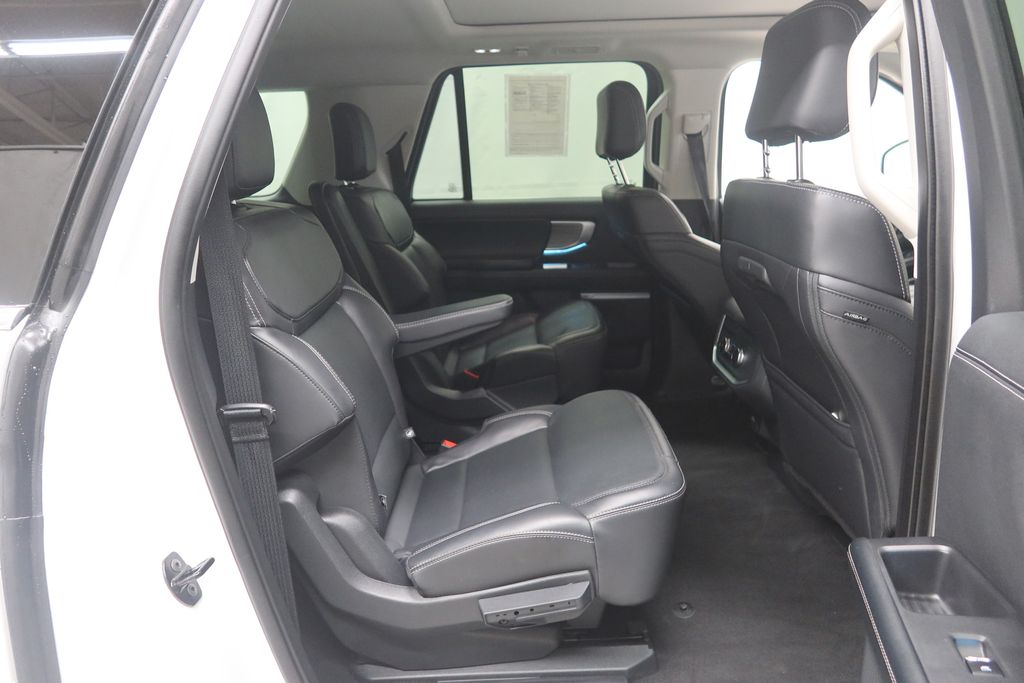 2025 Ford Expedition Platinum - Photo 13