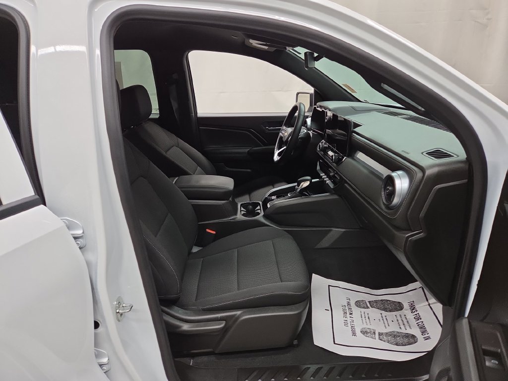 2025 Chevrolet Colorado LT - Photo 11