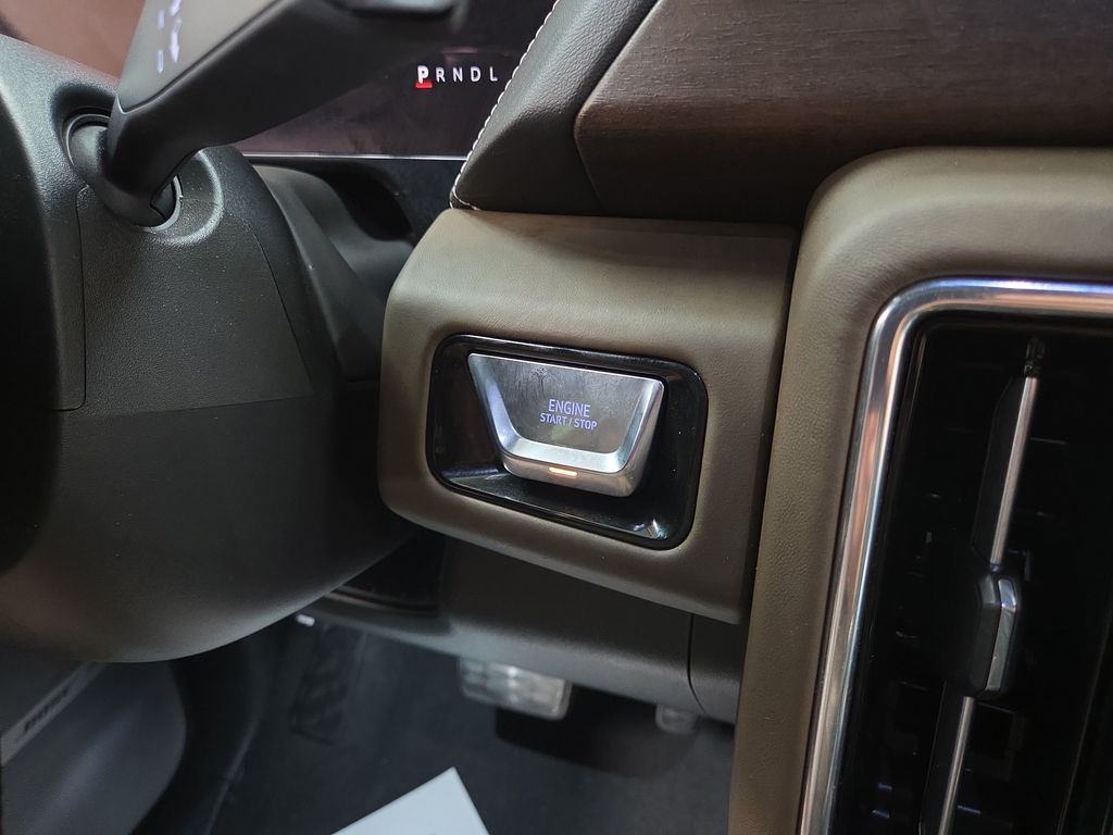 2025 GMC Yukon XL Denali Ultimate - Photo 18