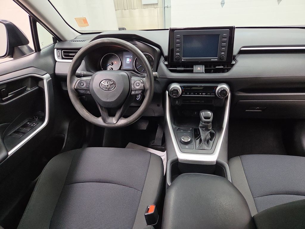 2022 Toyota RAV4 LE - Photo 12