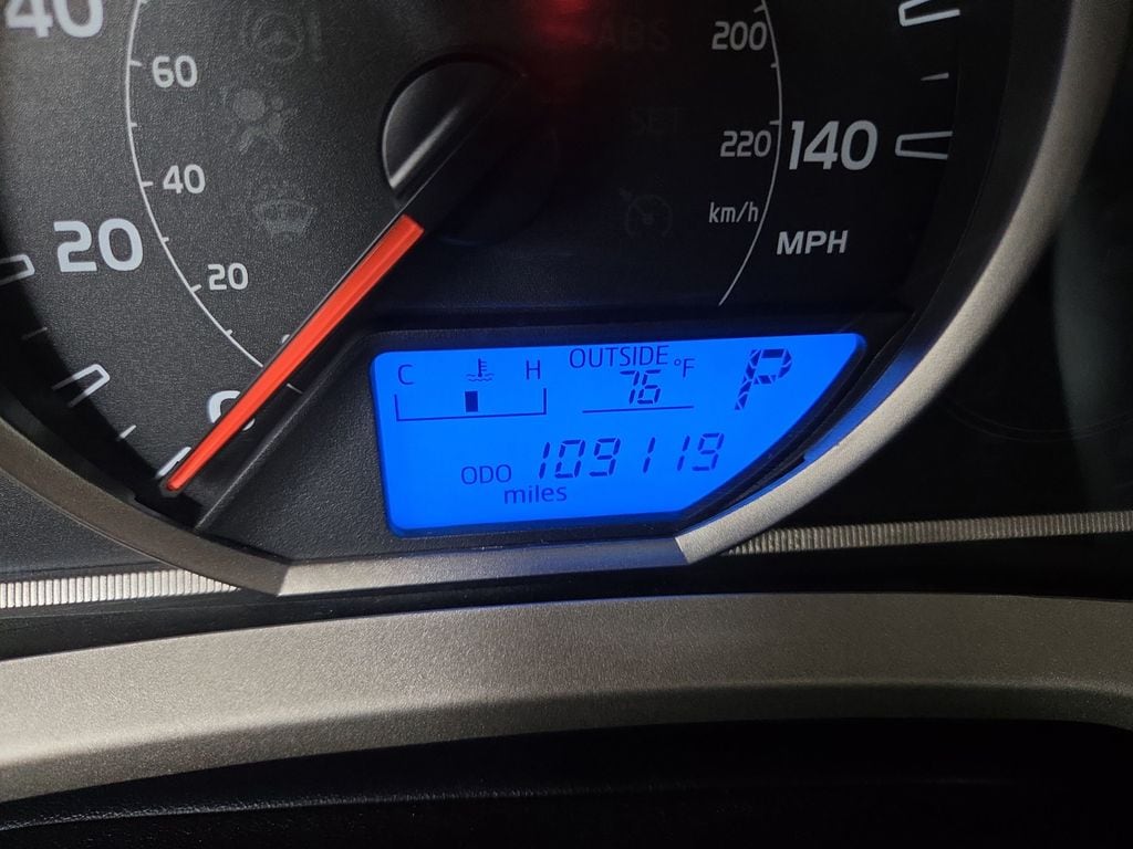 2015 Toyota RAV4 XLE - Photo 23