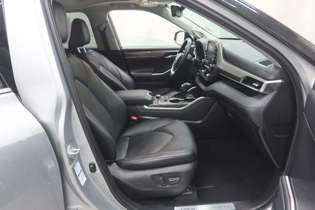2021 Toyota Highlander Limited - Photo 13