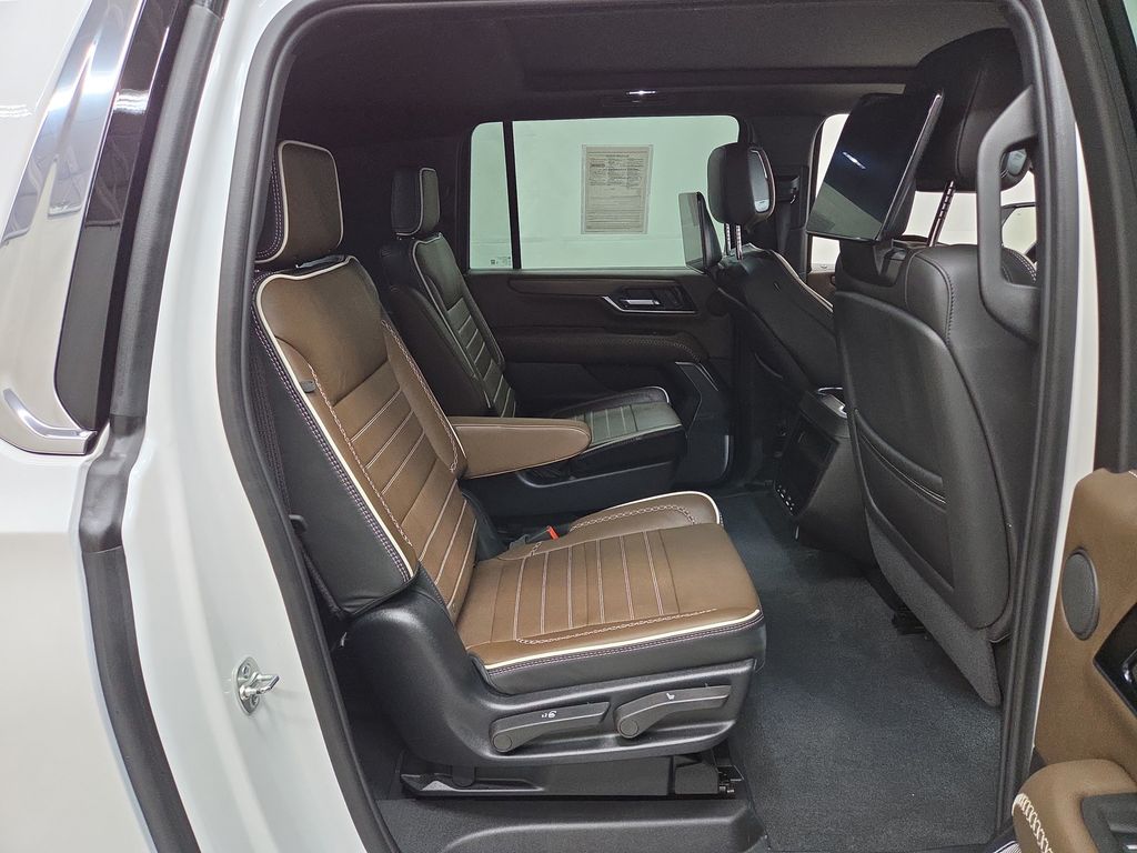 2025 GMC Yukon XL Denali Ultimate - Photo 11