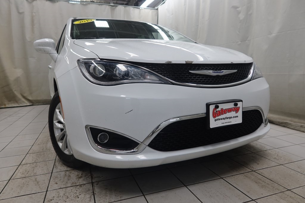 Used 2019 Chrysler Pacifica Touring L with VIN 2C4RC1BG3KR554639 for sale in Fargo, ND