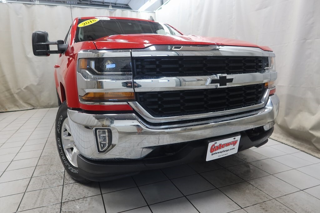 2018 Chevrolet Silverado 1500 LT photo 2