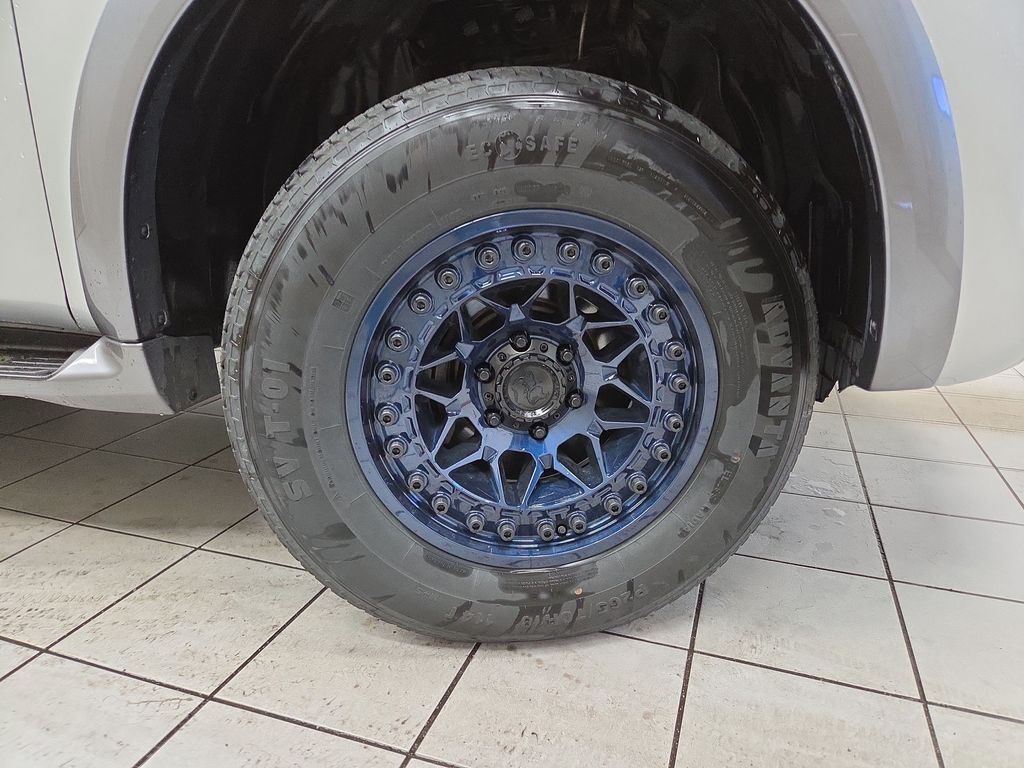 2019 Nissan Armada SV - Photo 8